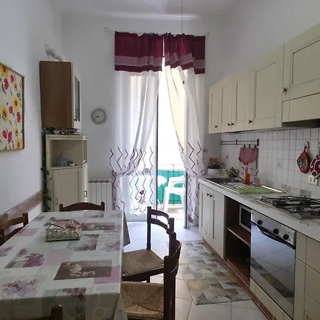 La Maison Des Caprices_ _stazione_5terre La Spezia